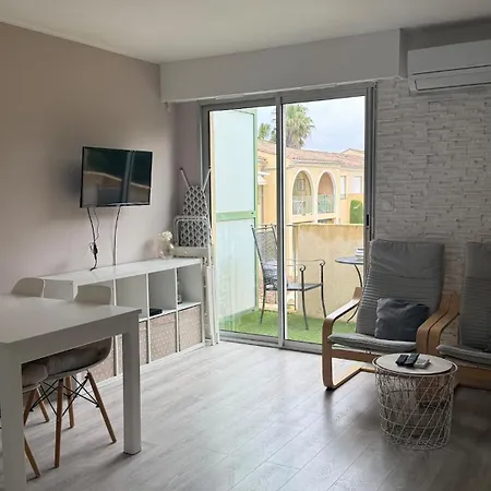 Simple Basic One Bedroom With Pool And Tennis At The Entrance Of Tropez *