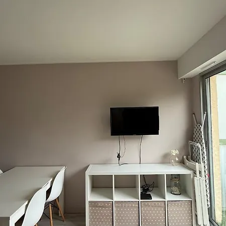 Simple Basic One Bedroom With Pool And Tennis At The Entrance Of Tropez Appartement