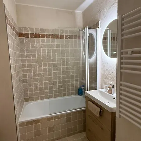 Simple Basic One Bedroom With Pool And Tennis At The Entrance Of Tropez *