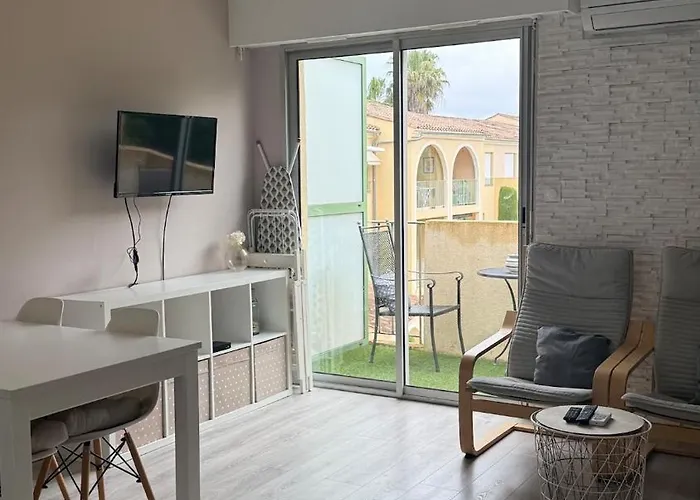 Simple Basic One Bedroom With Pool And Tennis At The Entrance Of Tropez *