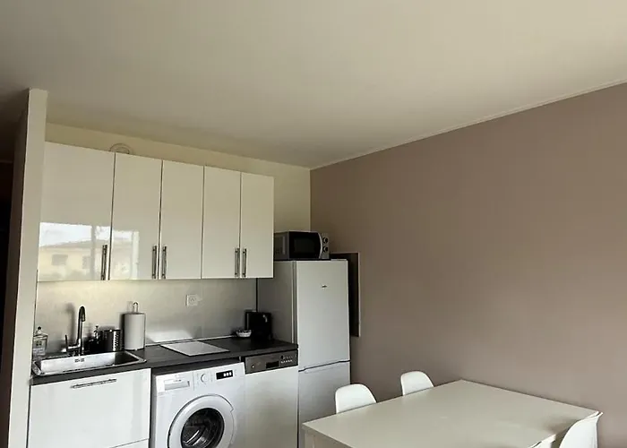 Simple Basic One Bedroom With Pool And Tennis At The Entrance Of Tropez * Saint-Tropez