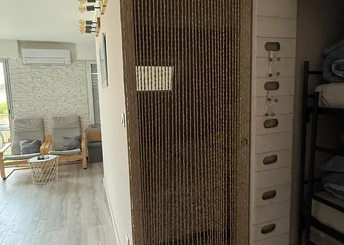 Simple Basic One Bedroom With Pool And Tennis At The Entrance Of Tropez