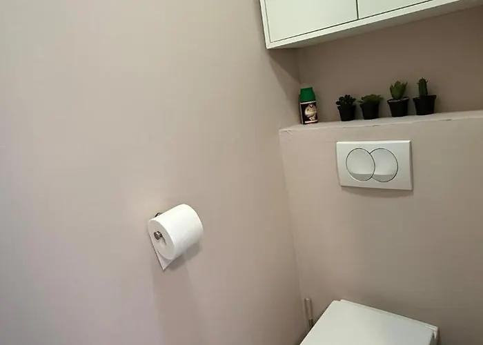 Simple Basic One Bedroom With Pool And Tennis At The Entrance Of Tropez Lägenhet